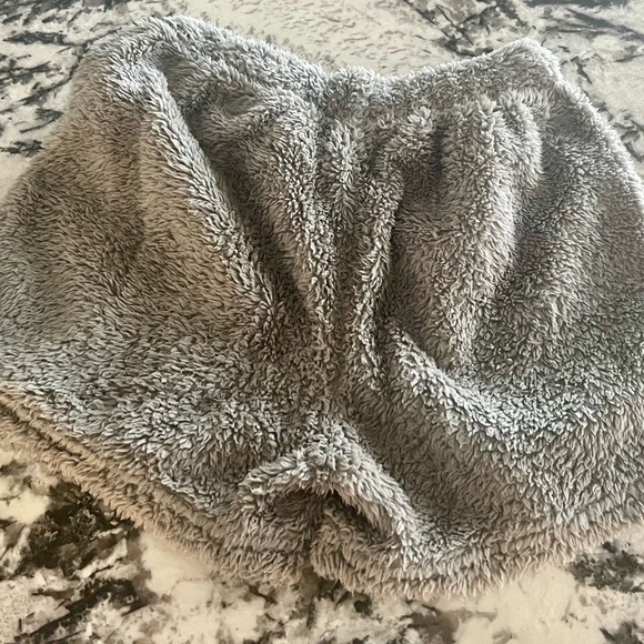 Womens Sexy Warm Fuzzy Fleece Cropped Lounge Two- Piece Set Size Small 🩶🩶 - Picture 9 of 9